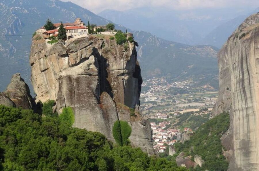 Delphi and Meteora: 2-Day Bus Tour from Athens - Meteora’s monasteries and soaring rock formations