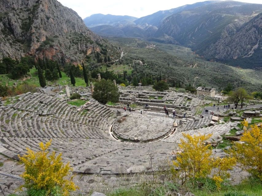Delphi and Meteora: 2-Day Bus Tour from Athens - Guides, languages, and group experience
