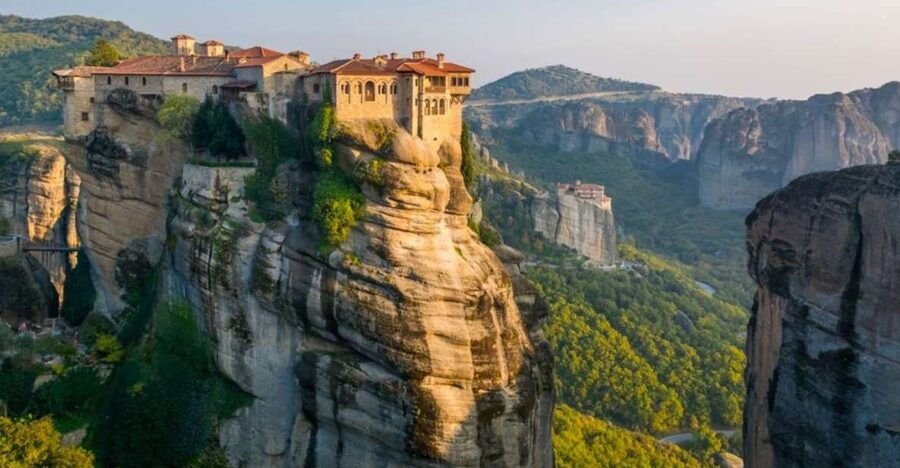 Delphi and Meteora: 2-Day Bus Tour from Athens - Delphi and the Temple of Apollo on day one