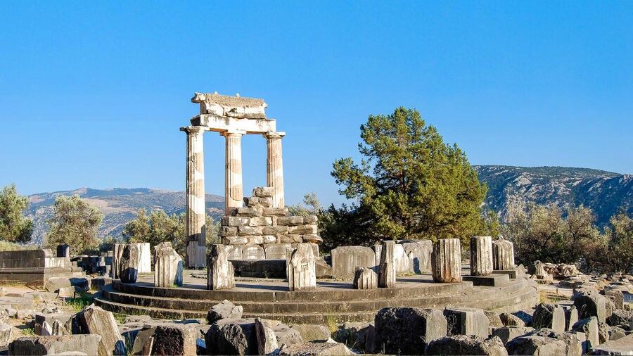 Delphi: Audiovisual self-guided tour with 3D models - How the 3D and 360-degree features help