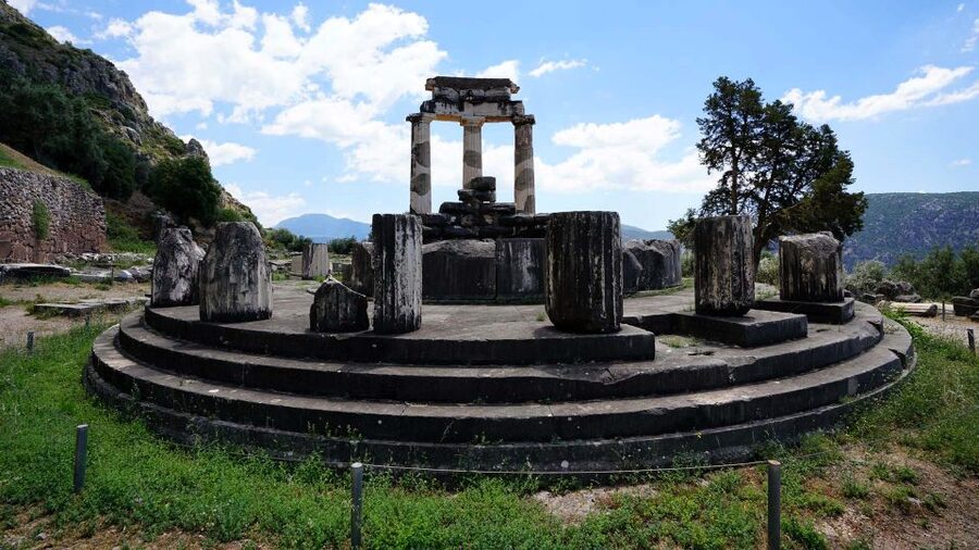 Delphi: Audiovisual self-guided tour with 3D models - What you need on the day