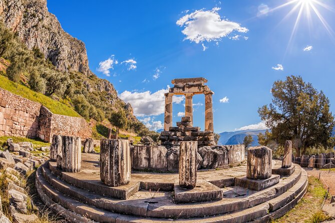 Delphi full day V.R audio guided tour with entry ticket - The ride from Athens and the early morning meeting