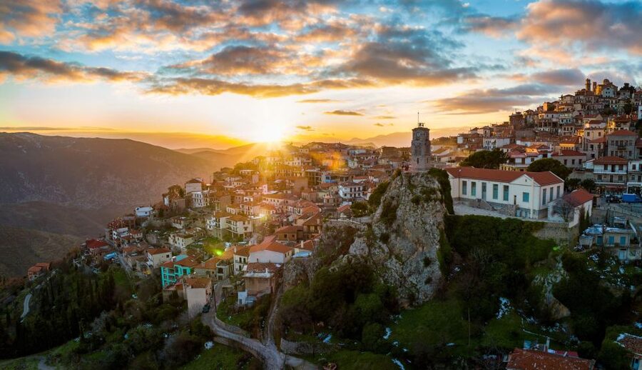 Delphi Small-Group Day Trip From Athens - Arachova: a 20-minute mountain stop