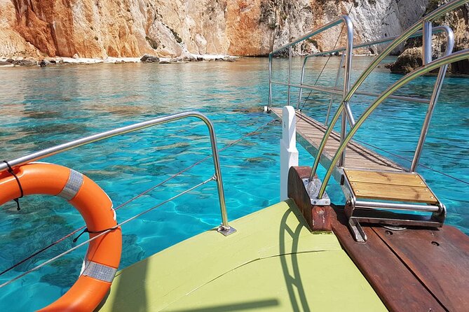 "Dreamy cruise"Daily Cruise from Argostoli harbour with a traditional Greek boat - The crew sets the mood