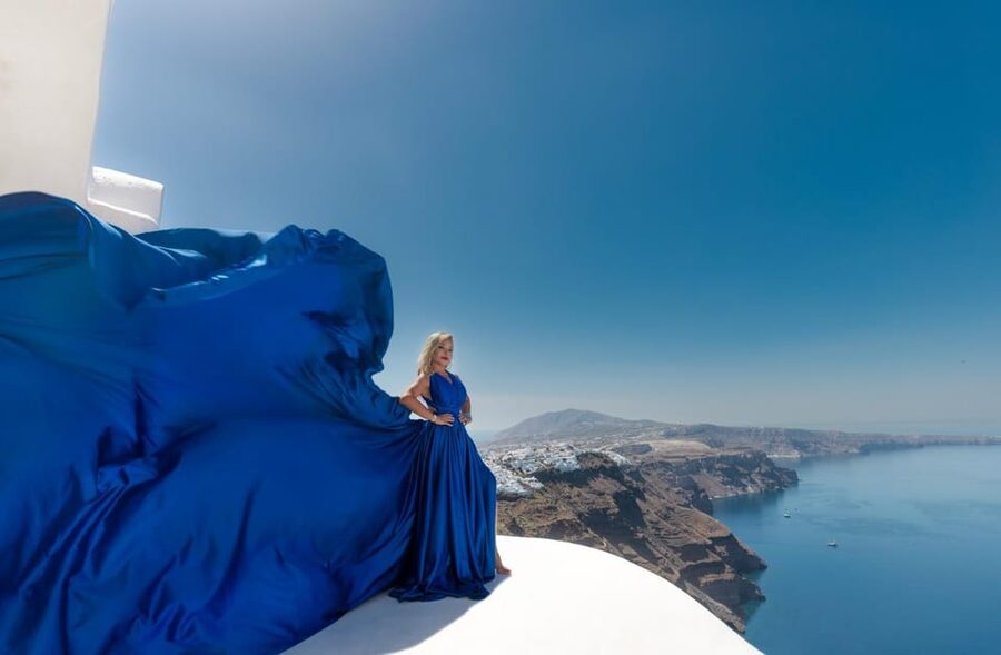 Flying dress Photoshoot in Santorini with Hotel Pickup - A closer look at the stated route and timing
