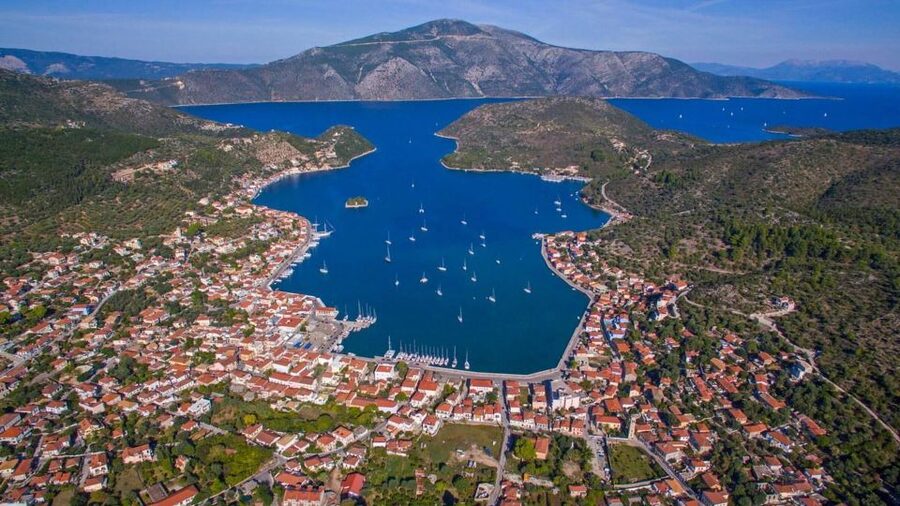 From Agia Effimia: Ithaca Cruise, Gidaki Beach, & Kioni Tour - Commentary, language, and the guide experience