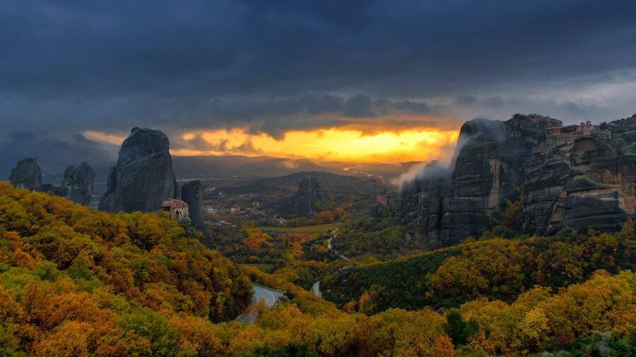 From Athens: 3 Days in Meteora & Delphi with Tours & Hotel - Four details that shape the experience