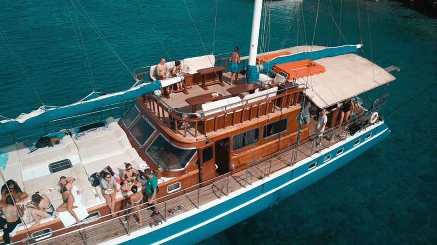 From Athens: Agistri, Moni & Aegina Day Cruise with Swimming - A Greek buffet lunch with honest expectations