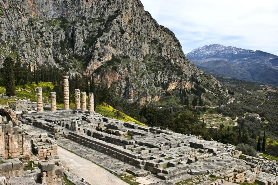 From Athens: Day Tour to Delphi - Arachova in 15 minutes