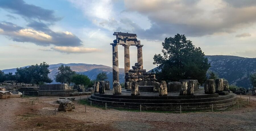 From Athens: Delphi Full Day V.R. Audio Guided Tour - Who should book this Delphi trip?