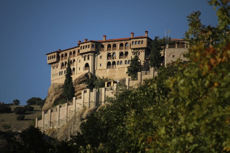 From Athens: Meteora Train Trip with Overnight Stay - Sunset among the Meteora rocks