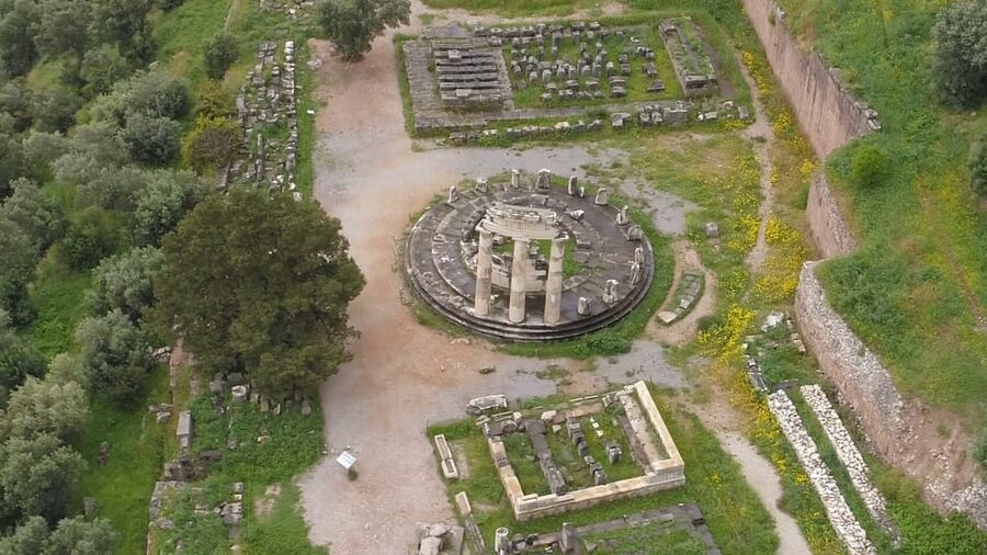 From Athens: Private Delphi and Thermopylae Guided Day Trip - Lunch above Itea and Amfissa