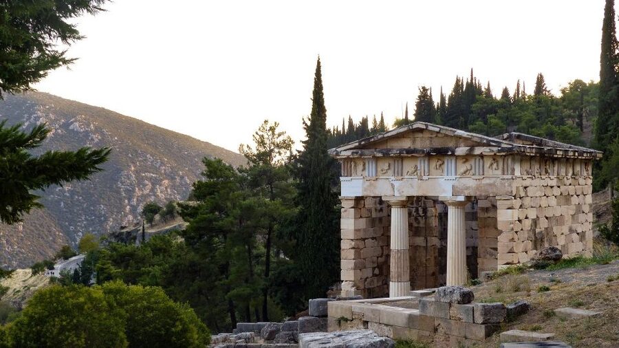 From Athens: Private Delphi and Thermopylae Guided Day Trip - What the $371 price really buys