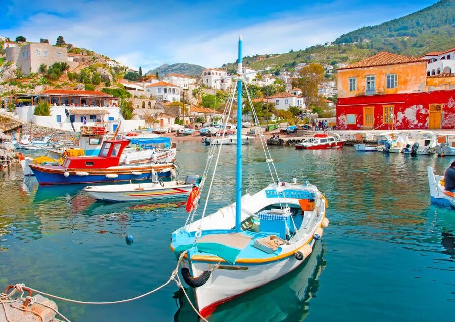 From Athens: Saronic Islands Full-Day Cruise with VIP Seats - Why the VIP cabin earns strong praise