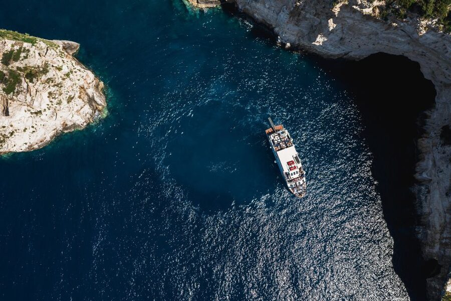 From Benitses/Lefkimmi: Paxos, Antipaxos & Caves Day Cruise - Who should book this day cruise?