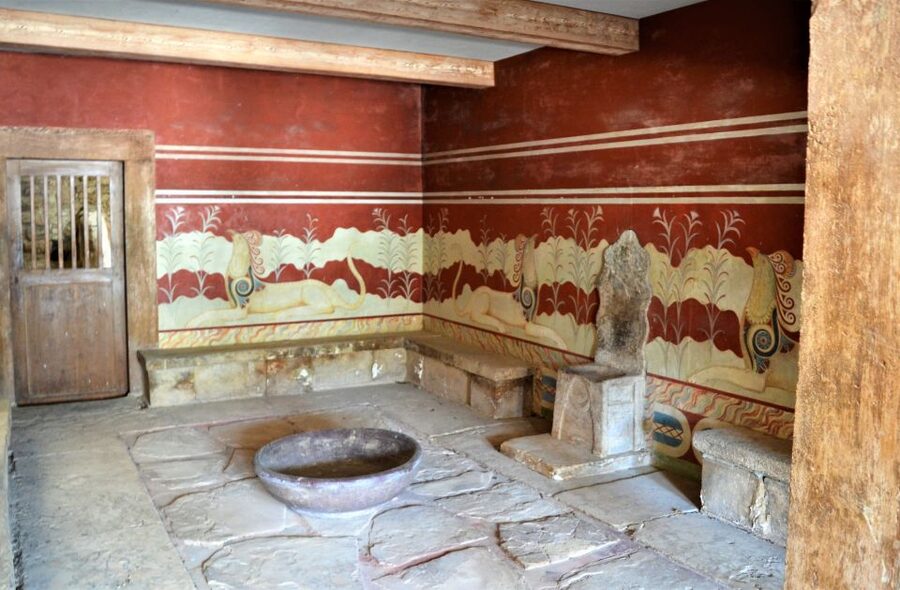 From Chania: Full-Day Heraklion Highlights Guided Tour - Heraklion town, harbor, and Venetian remains