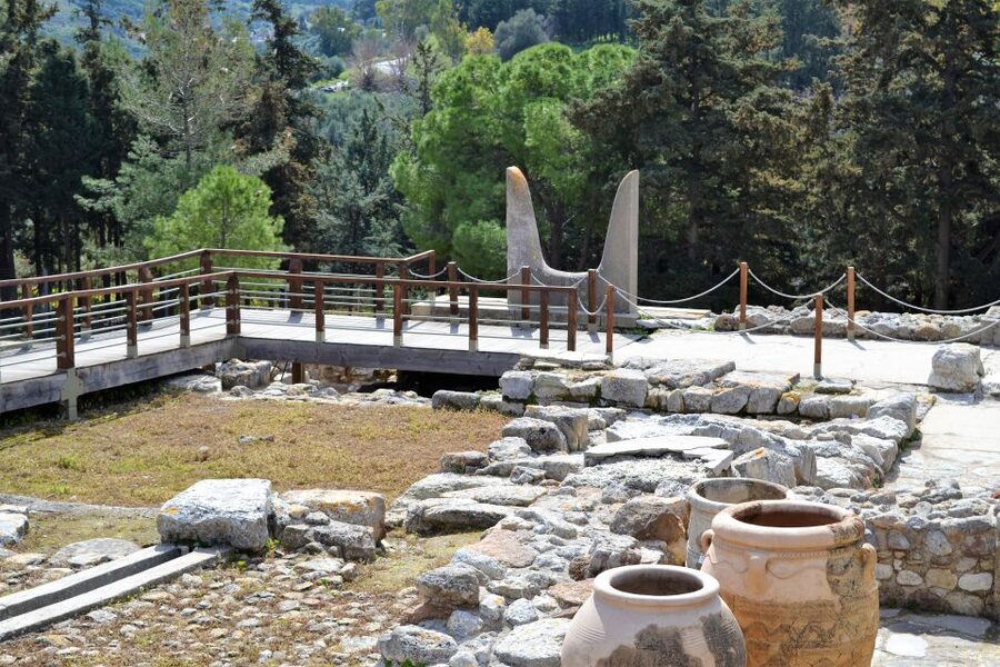 From Chania: Full-Day Heraklion Highlights Guided Tour - The long ride from Chania to Knossos