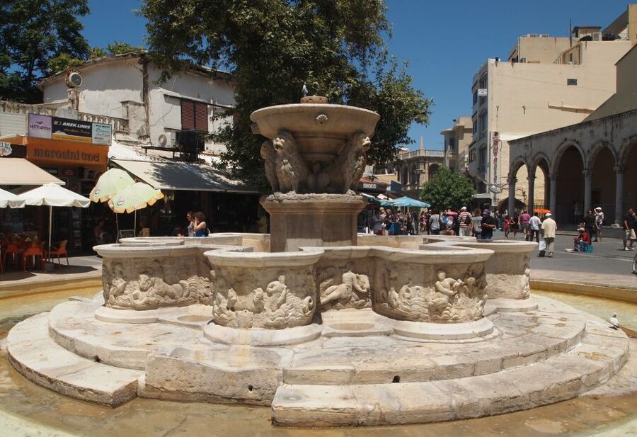 From Chania: Knossos Palace and Heraklion Full-Day Tour - Heraklion Free Time: A Short Taste of the City