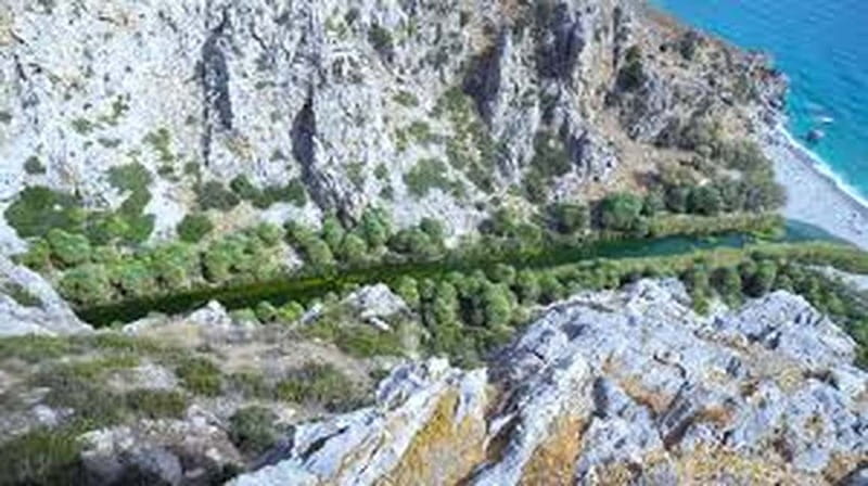 From Herakleion: Day Trip to Preveli Beach and Kourtaliotiko - Four hours at Preveli Beach