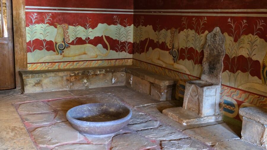 From Heraklion: Historical Center City Tour & Knossos Palace - Should you add the Archaeological Museum?