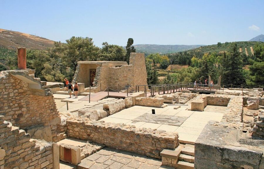 From Heraklion: Knossos and Lasithi Plateau Full-Day Tour - Kera Kardiotissa Monastery and its mountain setting