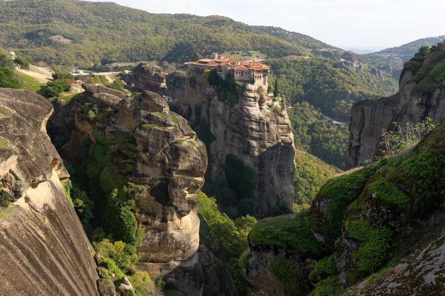 From Kalambaka or Kastraki: Midday Meteora Tour - Entering three monasteries on your own