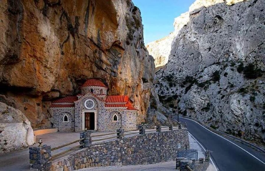 From Rethymno: Lake Kournas and Villages Full-Day Tour - Kotsifu Gorge and the first mountain views