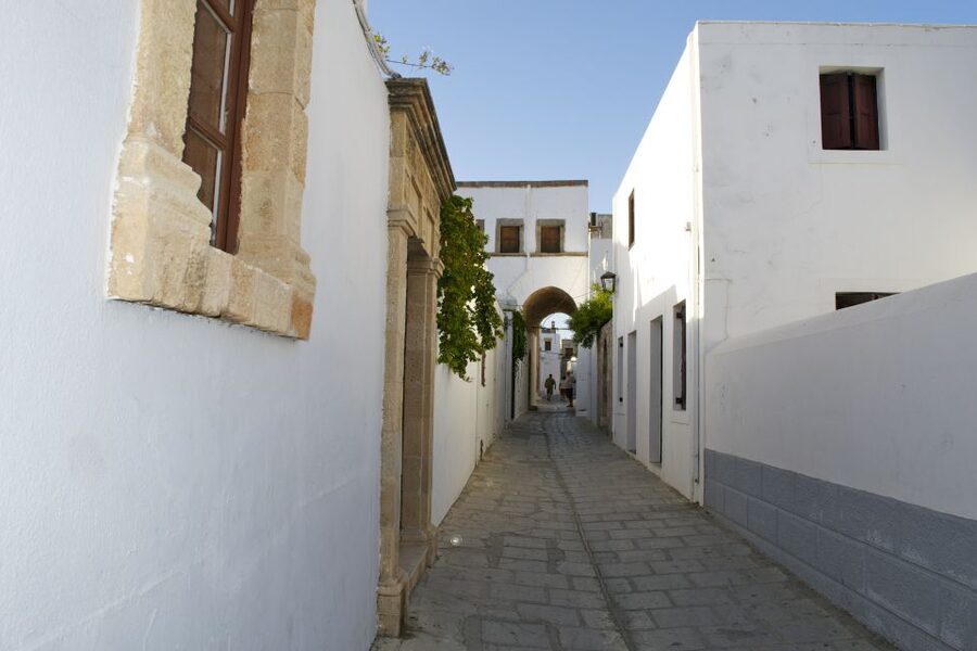 From Rhodes: Lindos Village and Acropolis Guided Tour - Reaching the Acropolis of Lindos