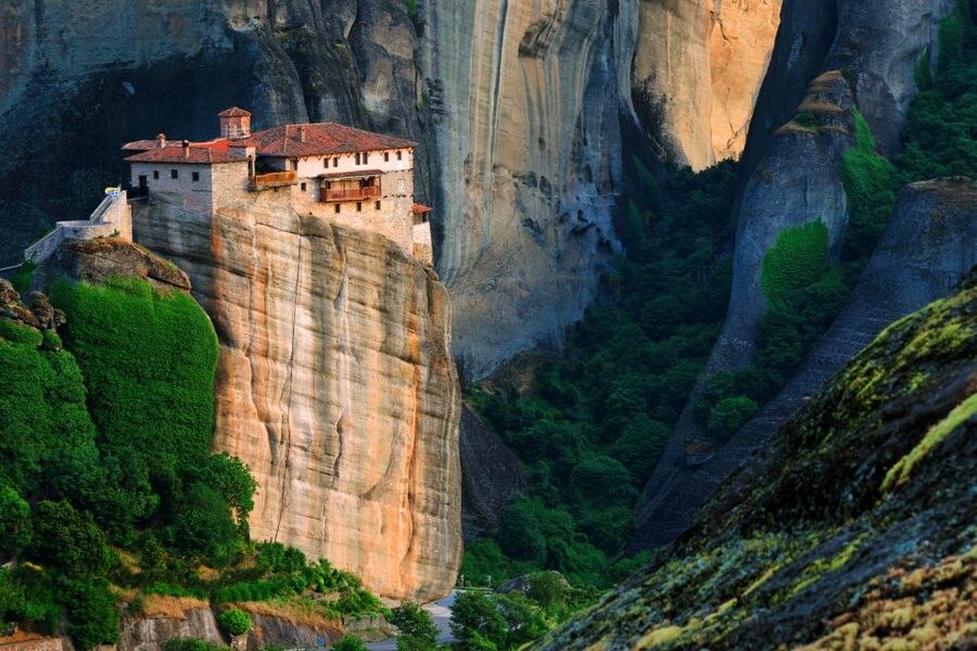 From Thessaloniki: Full Day Trip to Meteora - Inside two rock-perched monasteries