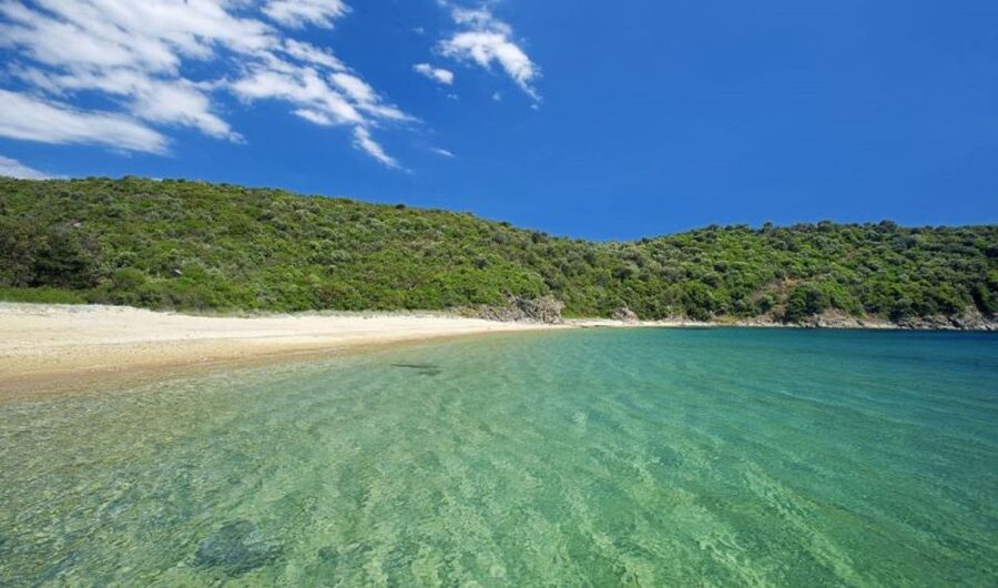 From Thessaloniki: Halkidiki Blue Lagoon Cruise - The boat ride sets the mood