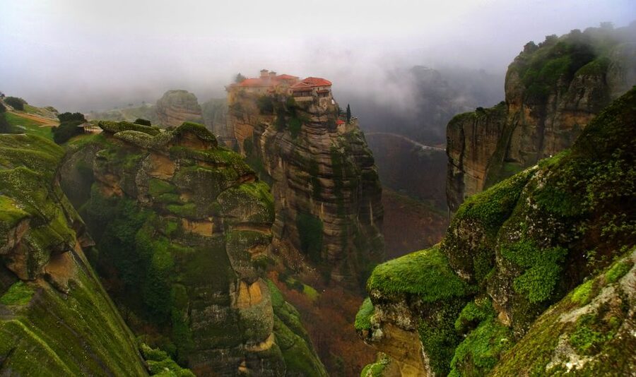 From Thessaloniki: Meteora Small Group Day Trip - Early hotel pickup and the road south