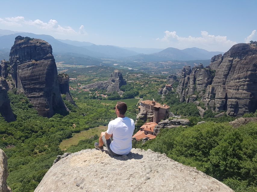 From Thessaloniki: Train Trip to Meteora & Monastery Tour - Photo stops and the Meteora views