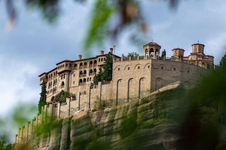From Thessaloniki: Train Trip to Meteora & Monastery Tour - Lunch and the return to Thessaloniki