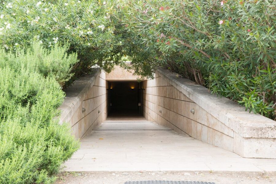 From Thessaloniki: Vergina & Veria Half-Day Tour - Entering the New Museum of Aigai
