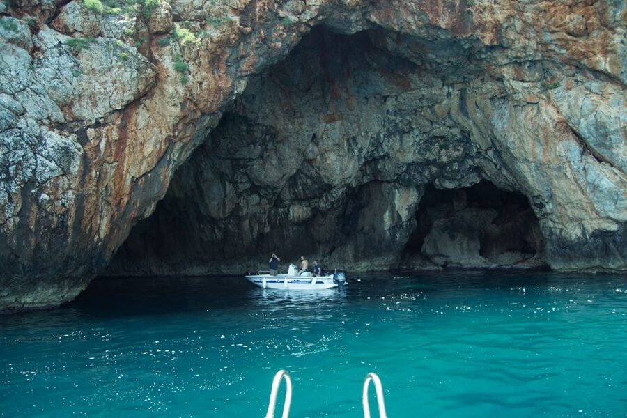 Georgioupolis: Rent a Boat Safari Sea Tour - Omprogialos Bay is the main water stop