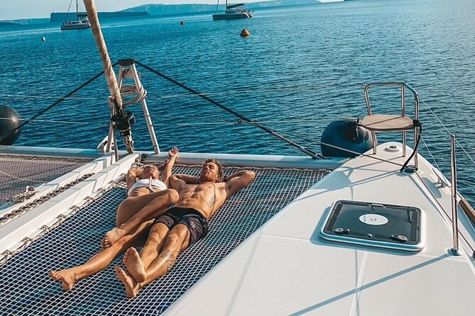 Half-Day Exclusive Catamaran Cruise in Santorini with Meal and Open Bar - Why this Santorini catamaran cruise works so well