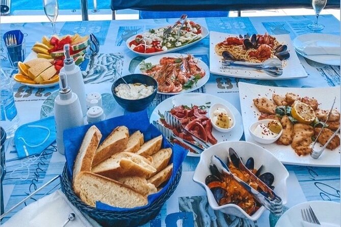 Half-Day Exclusive Catamaran Cruise in Santorini with Meal and Open Bar - What you actually eat onboard
