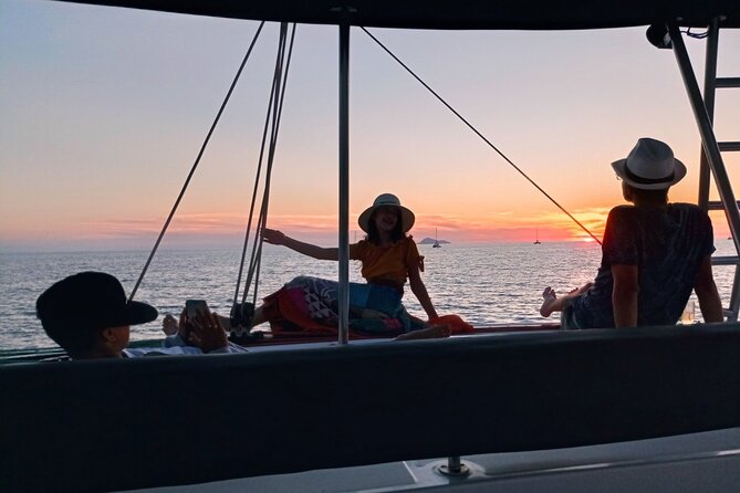 Half-Day Exclusive Catamaran Cruise in Santorini with Meal and Open Bar - The return route past Fira and the caldera