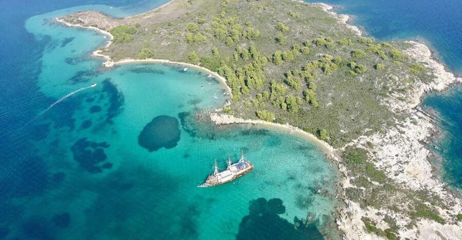 Halkidiki: Blue Lagoon Cruise on a Pirate's Boat - Starting the day in Ormos Panagias