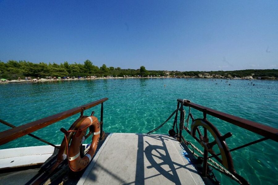 Halkidiki: Blue Lagoon Cruise on a Pirate's Boat - The Menia Maria III and the nine-hour rhythm