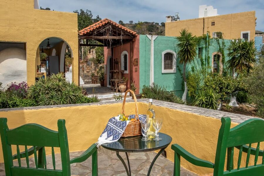Heraklion: Cretan Cooking Lesson with Lunch in Arolithos - The Cretan dishes you may prepare