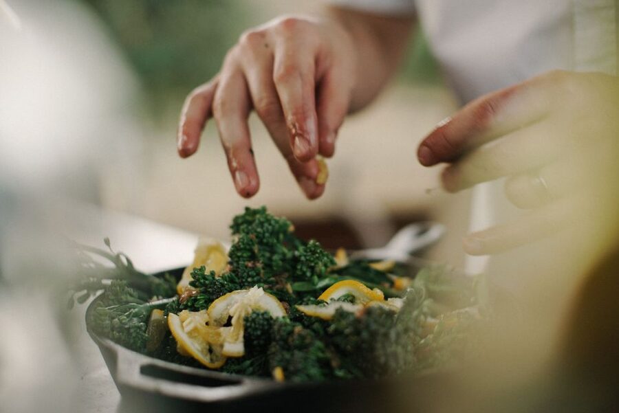 Heraklion: Cretan Cooking Lesson with Lunch in Arolithos - Small details that improve the day