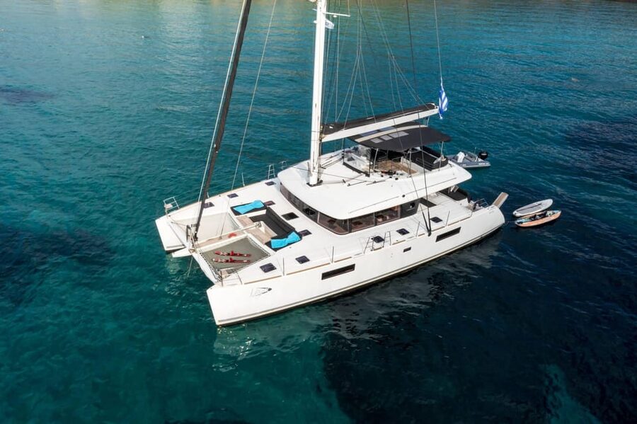 Heraklion: Dia Island Luxury Catamaran Cruise with Meal - Hotel Transfers and Group Size