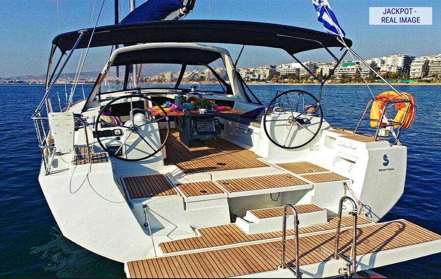 Heraklion: Dia Island Luxury Sailing Trip with Meal & Drinks - Morning or sunset: choosing the right departure