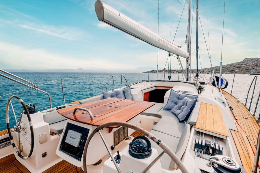 Heraklion: Dia Island Luxury Sailing Trip with Meal & Drinks - Shared cruise or private yacht?
