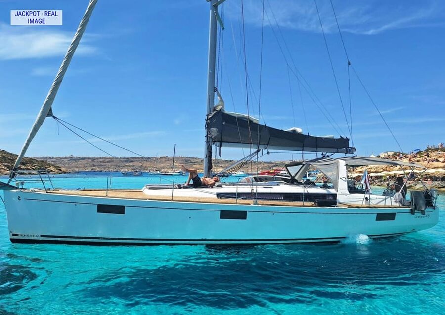 Heraklion: Dia Island Luxury Sailing Trip with Meal & Drinks - Dia Island without the crowds on shore