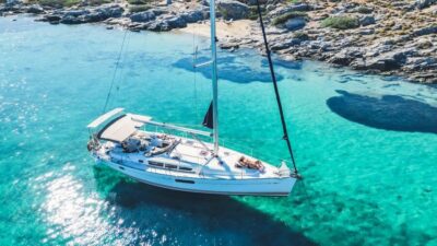 Dia Island Sailboat Cruise with Swimming and Meal