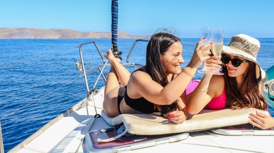 Heraklion: Dia Island Sailboat Cruise with Swimming and Meal - The return to Heraklion