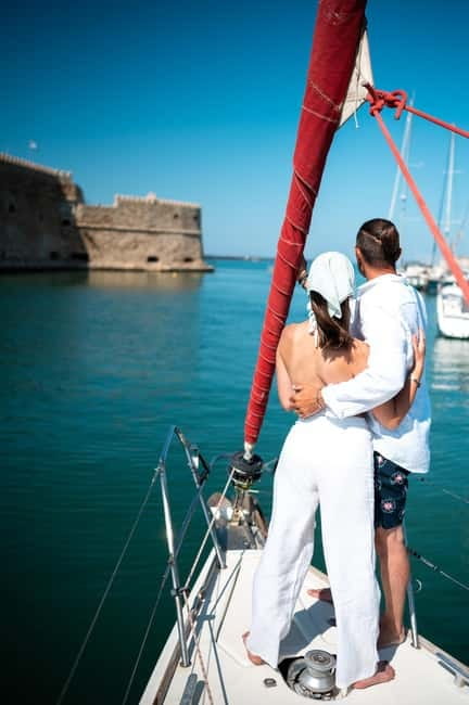 Heraklion: Dia Island Sunset Boat Tour with Dinner - Swimming, snorkeling, and fishing from the yacht