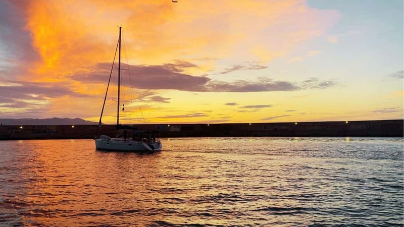 Heraklion: Dia Island Sunset Boat Tour with Dinner - A Mediterranean dinner with unlimited drinks